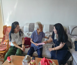 致敬老党员   慰问传温暖